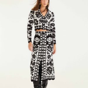 Black & White Floral Arabesque Knit Skirt